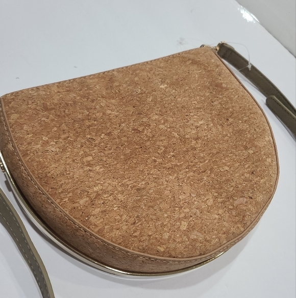 Madison West Stylish Tan Cork Crossbody Bag With Gold Handle - Picture 3 of 9